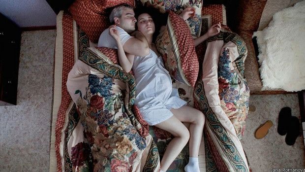 Com muito cuidado, Romanova colocava uma escada no extremo das camas para fotografar (Foto: Jana Romanova) Com muito cuidado, Romanova colocava uma escada no extremo das camas para fotografar (Foto: Jana Romanova)