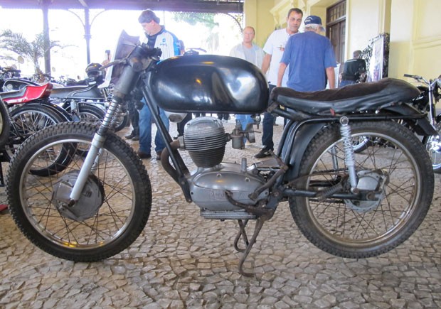 Modelo usado por motociclista em Santos, SP (Foto: Jonatas Oliveira/G1)