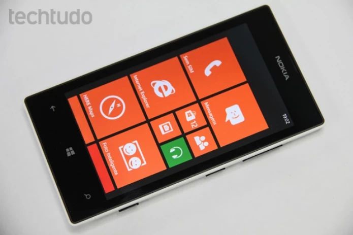 O Lumia 520 vem com Windows Phone 8  (Foto: Marlon Câmara/TechTudo) 