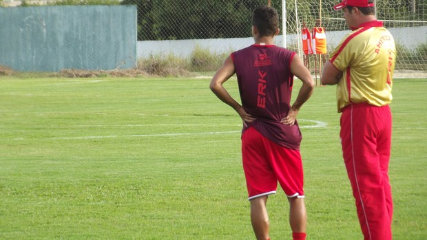 Roberto Fernandes, técnico do América-RN (Foto: Bruno Araújo/GLOBOESPORTE.COM)