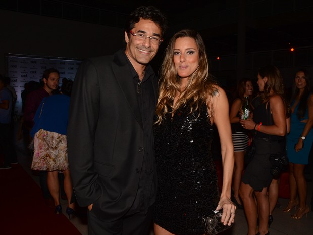 Luciano Szafir com a namorada, Luhanna Melloni, em prêmio em São Paulo (Foto: Caio Duran/ Ag. News)