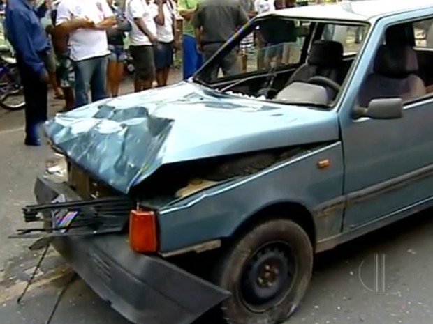 Mulher sem habilitação pegou carro escondido (Foto: Reprodução / Inter TV) Mulher sem habilitação pegou carro escondido (Foto: Reprodução / Inter TV)