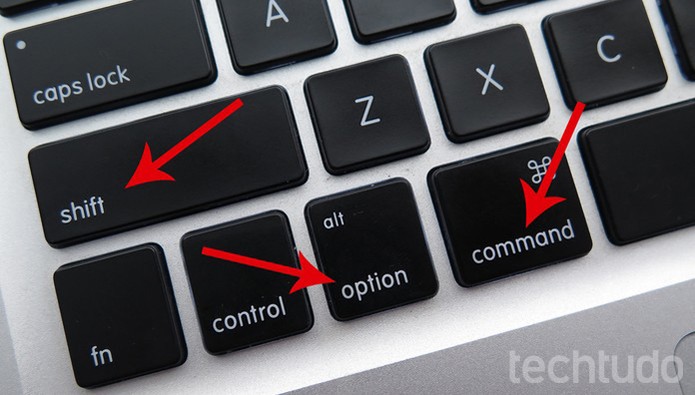 Shift+Control+Option usados com o botão de ligar/desligar (Foto: Daniele Starck/TechTudo)
