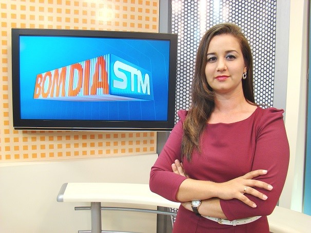 Daniele Gamboa apresentadora do Bom Dia Santarém  (Foto: TV tapajós)