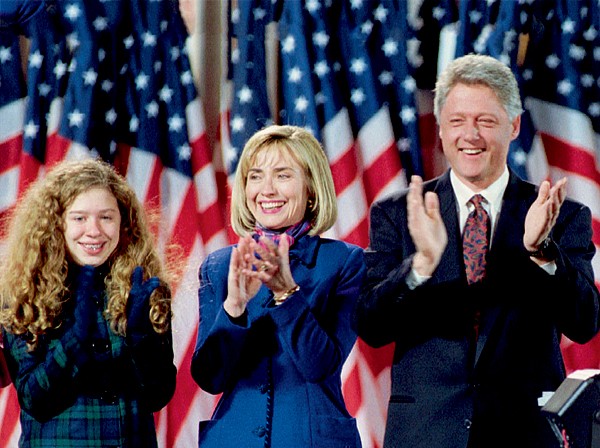 Hillary com a filha, Chelsea, e Bill, então candidato à Casa Branca. (Foto: Getty Images / Glow Images / Reuters / Corbis) Hillary com a filha, Chelsea, e Bill, então candidato à Casa Branca. (Foto: Getty Images / Glow Images / Reuters / Corbis)
