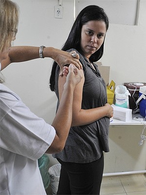 Mais de 40 mil se vacinaram no DF no 1º dia de campanha contra a gripe (Foto: Valter Campanato/ABr)