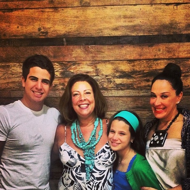 Enzo Celulari, Olenka Raia, Sophia e Claudia Raia em festa no Rio (Foto: Instagram/ Reprodução)