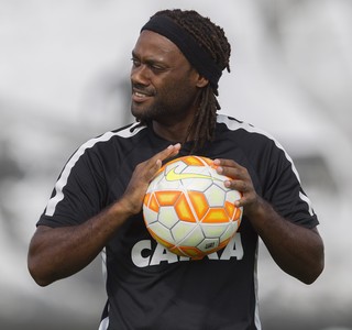 Love descarta conselhos a Jadson e vê futebol chinês com pouca evolução