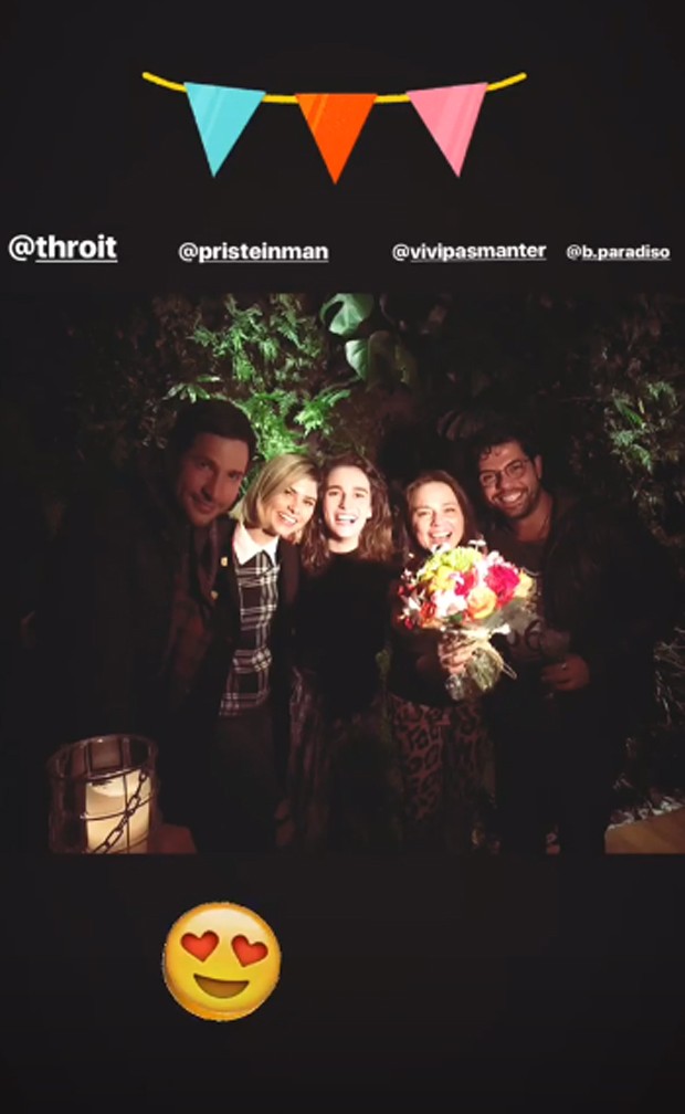 Vivianne Pasmanter comemora seus 47 anos com amigos e o namorado, Thiago Teitelroit (esq) (Foto: Reprodução/Instagram) Vivianne Pasmanter comemora seus 47 anos com amigos e o namorado, Thiago Teitelroit (esq) (Foto: Reprodução/Instagram)