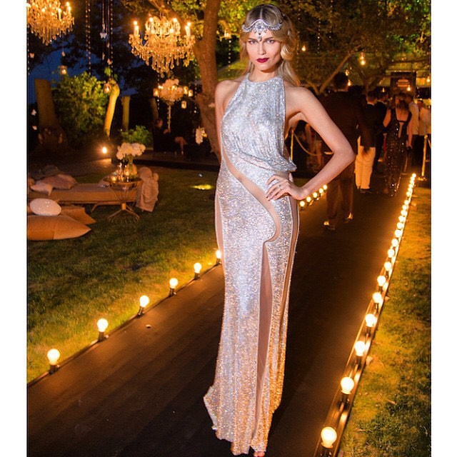 E a lingerie Modelo aposta em look ousado para festa de