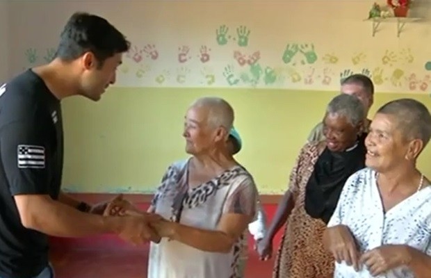 Campanha buscou 'adoção de mães' que vivem em abrigo de Anápolis, Goiás (Foto: Reprodução/TV Anhanguera)