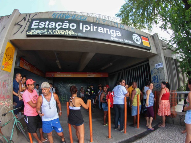 Crime aconteceu na Esta&ccedil;&atilde;o Ipiranga do Metr&ocirc; (Foto: Marlon Costa/Pernambuco Press)