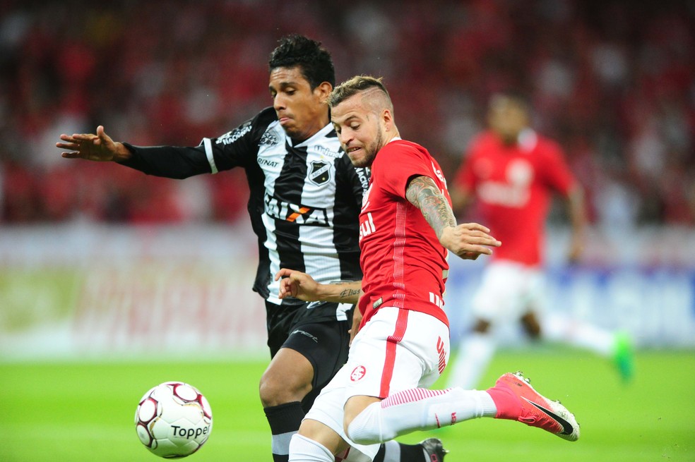 Nico López perdeu muitas chances na noite deste sábado (Foto: Ricardo Duarte / Internacional / Divulgação)