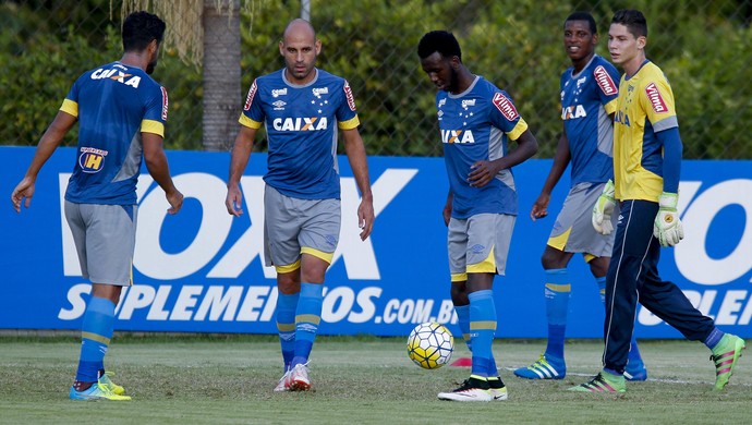 Bruno Rodrigo, Allano, Bruno Ramires e Lucas França no treino do Cruzeiro (Foto: Washington Alves / Lightpress)