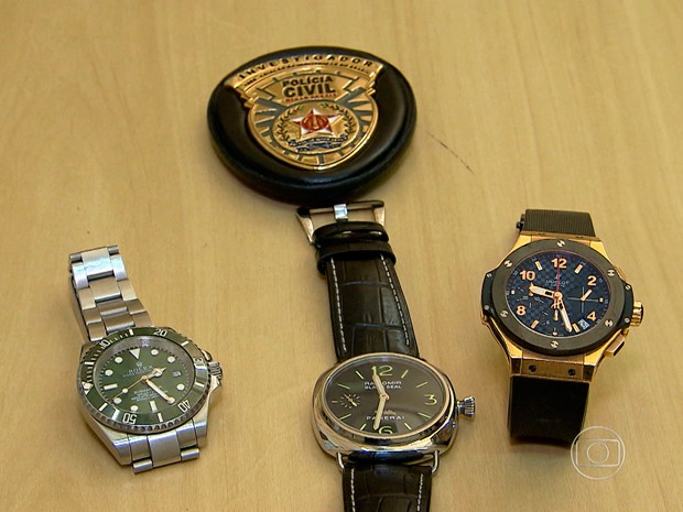 Relógios de luxo encontrados com integrante da 'gang do Rolex' (Foto: Reprodução/ TV Globo)