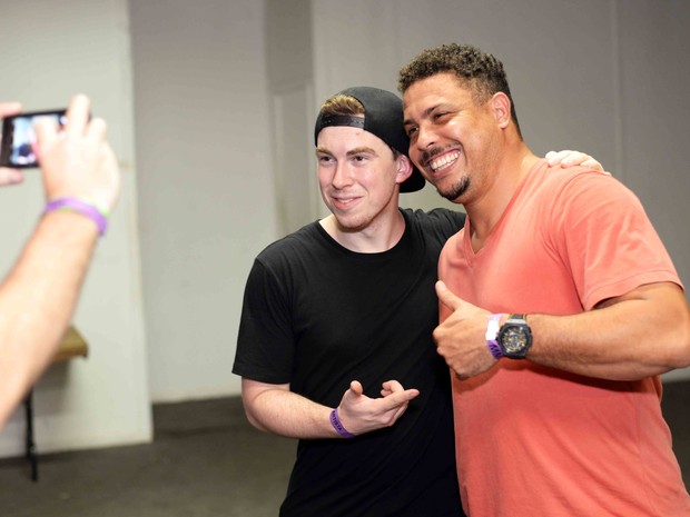 Ronaldo Fenômeno com o DJ Hardweel em show na Zona Sul do Rio (Foto: Ari Kaye/ Divulgação)