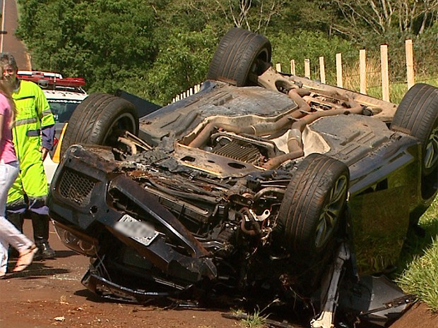 Polícia Rodoviária diz que motorista da BMW, de 28 anos, estava embriagado no momento do acidente (Foto: Maurício Glauco/EPTV)