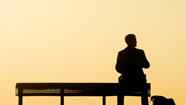 Solteiro, homem, pensamento, reflexão, tristeza, triste (Foto: Shutterstock)