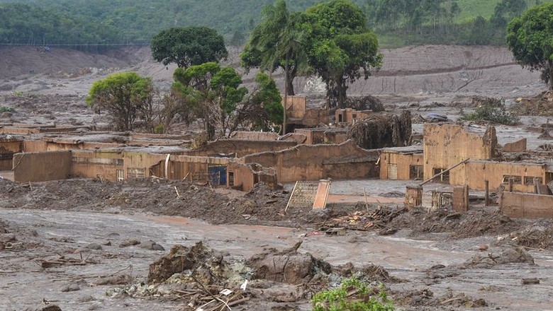 barragem-rompida-samarco-rio-doce-minas-gerais (Foto: Agência Brasil)