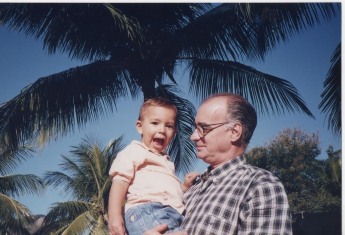Antônio Borges com o neto, Hugo Calderano, ainda criança (Foto: Arquivo Pessoal)