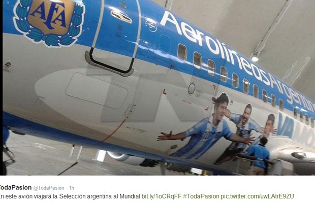 [Internacional] Avião da delegação argentina tem Messi, Aguero e Higuaín na pintura. Todapasion_twitter