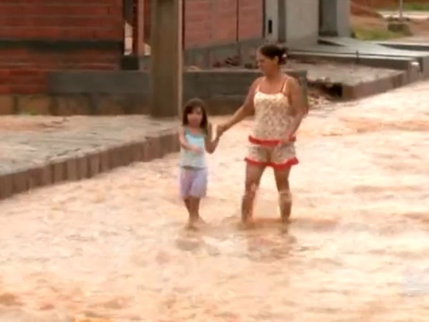 G Forte Chuva Causa Estragos E Deixa Ruas Alagadas Na Zona Sul De