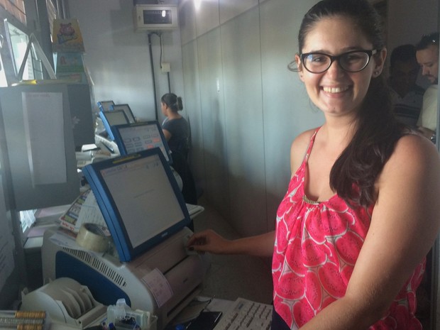 Caixa de lotéria está eufórica por registrar aposta vencedora em Aparecida de Goiânia, Goiás (Foto: Paula Resende/ G1) Caixa de lotéria está eufórica por registrar aposta vencedora em Aparecida de Goiânia, Goiás (Foto: Paula Resende/ G1)