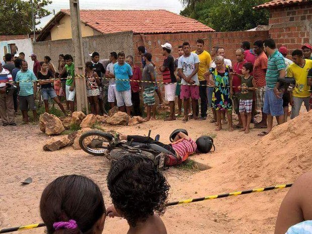 Mototaxista morre vítima de bala perdido no bairro Parque Brasil, Zona Norte da capital (Foto: Divulgação/PM)