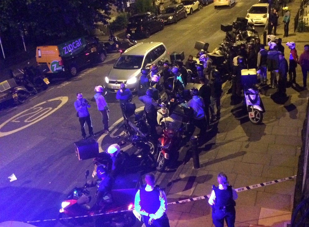 Polícia de Londres atende ocorrência envolvendo ataques com ácido na capital (Foto: SARAH COBBOLD via REUTERS)