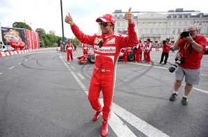Massa 'vira' frentista, elogia Ferrari, mas pede fim dos erros bobos (EFE)