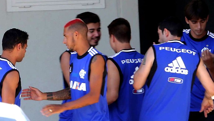 Paulinho reapresentação Flamengo cabelo (Foto: Cezar Loureiro / Agência O Globo)