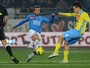 Napoli sofre, mas arranca empate com Novara fora de casa