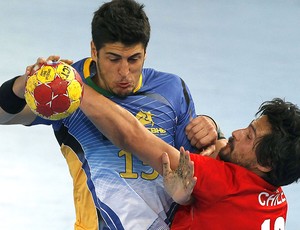 Patrianova na partida de handebol entre Brasil e Espanha (Foto: EFE)