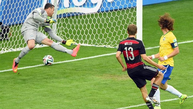 Alemanha marca contra o Brasil na semi-final da Copa do Mundo (Foto: EFE)
