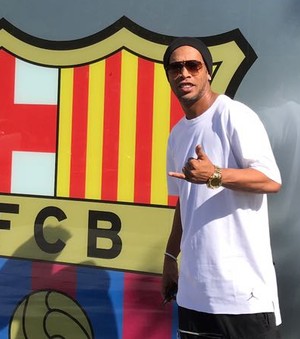 Ronaldinho Gaúcho Barcelona (Foto: Reprodução/Twitter)