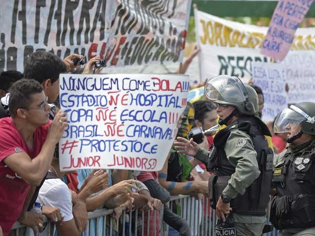 Espontaneidade dá aos protestos um sentido de possibilidade', opina revista (Foto: AFP Photo)