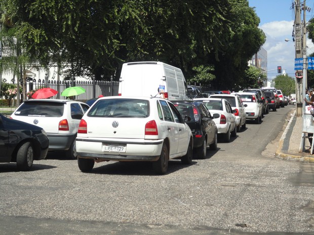 Por conta da interdição, trânsito ficou congestionamento no Centro de Teresina (Foto: Gilcilene Araújo/G1)