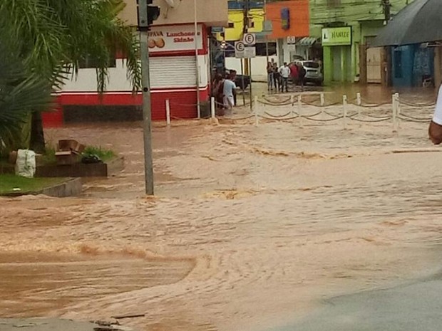 Mercado municipal foi atingido pela água em Itatiba (Foto: Arquivo pessoal)