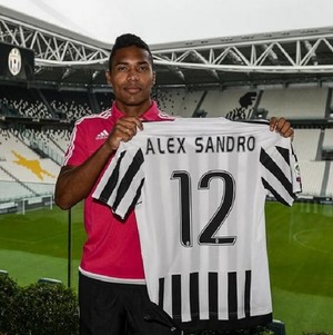 Alex Sandro apresentação Juventus camisa 12 (Foto: Reprodução Instagram)