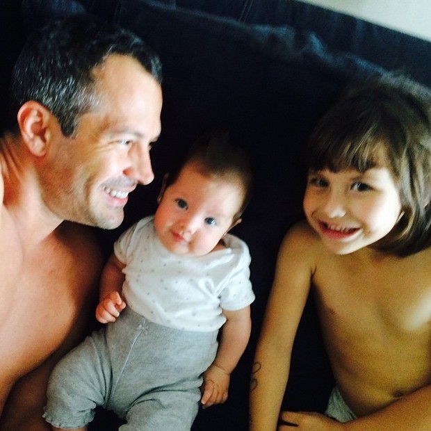 Malvino Salvador com as filhas (Foto: Instagram / Reprodução)