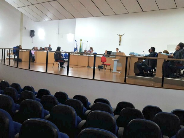Testemunhas são ouvidas no julgamento de três acusados da morte (Foto: Denise Soares/ G1) Testemunhas são ouvidas no julgamento de três acusados da morte (Foto: Denise Soares/ G1)