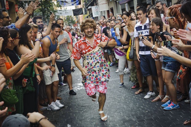 G1 Parada Gay na Espanha promove corrida de salto alto notícias em Fotos