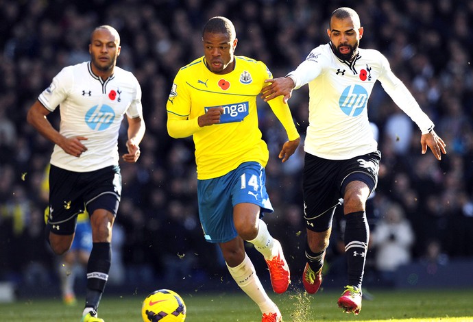 Sandro jogo Tottenham e Newcastle (Foto: AFP)
