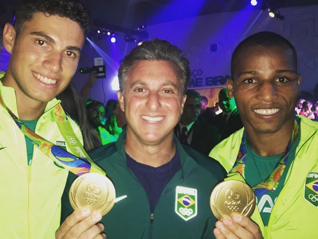 Thiago Braz, Luciano Huck e Robson Conceição em evento na Zona Oeste do Rio (Foto: Instagram/ Reprodução) Thiago Braz, Luciano Huck e Robson Conceição em evento na Zona Oeste do Rio (Foto: Instagram/ Reprodução)