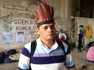 Francisco pulou o muro do canteiro de obras para ajudar os índios (Foto: Janaína Carvalho)