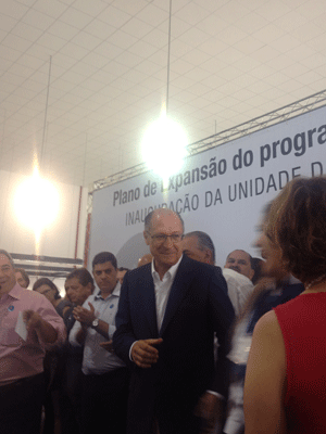 O governador Geraldo Alckmin, na inauguração do Poupatempo de Carapibuíba (Foto: Márcio Pinho/G1)