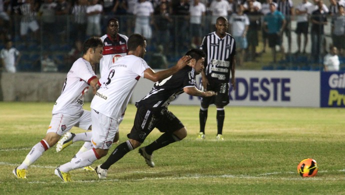 Ricardinho Ceará x Vitória (Foto: LC Moreira / Ag. Estado) Ricardinho Ceará x Vitória (Foto: LC Moreira / Ag. Estado)