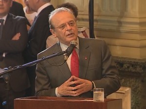 Ex-governador Tarso Genro fala durante cerimônia transição do cargo (Foto: Reprodução/RBS TV)