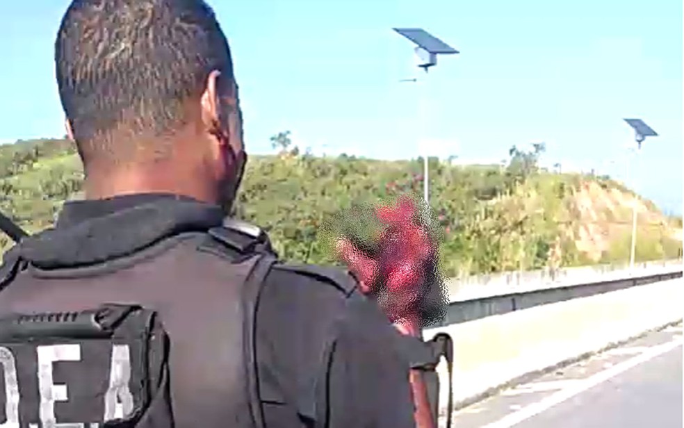 Segurança ficou ferido durante troca de tiros no Arco Metropolitano (Foto: Reprodução / Whatsapp)