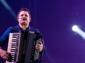 Marrone deu um show na sanfona no palco principal da Festa do Peão de Barretos (Foto: Érico Andrade/G1) Marrone deu um show na sanfona no palco principal da Festa do Peão de Barretos (Foto: Érico Andrade/G1)